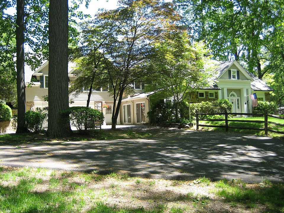 Carriage House Hill