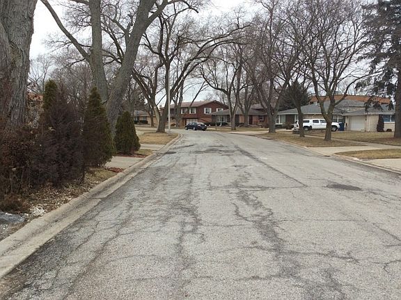 5th image of 274 Bradley Dr