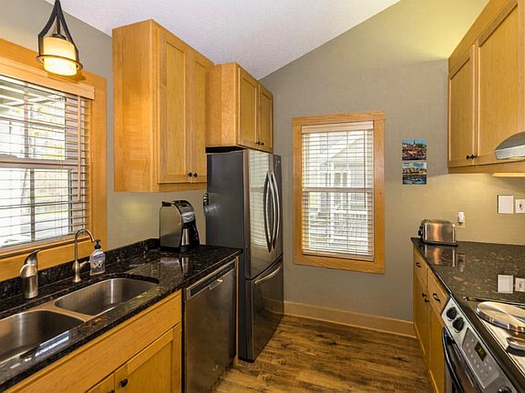 5th image of 1393 E Pointe Dr #1393
