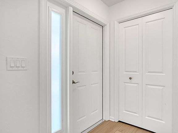 5th image of 802 S Broadway