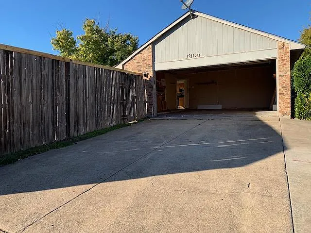 1304 Milford Dr — Photo 17