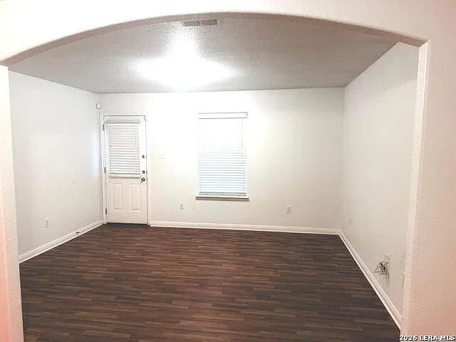 3 bed, 2.0 bath, 1233 sqft, $1,500 — Photo 4