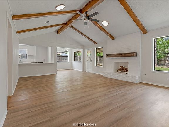 4th image of 3708 Valley Oaks Dr