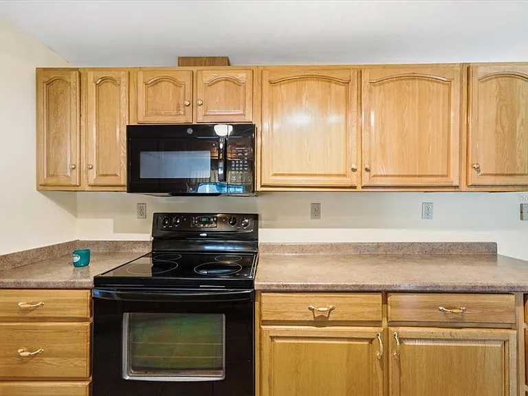 7505 Fairlane Ave — Photo 9