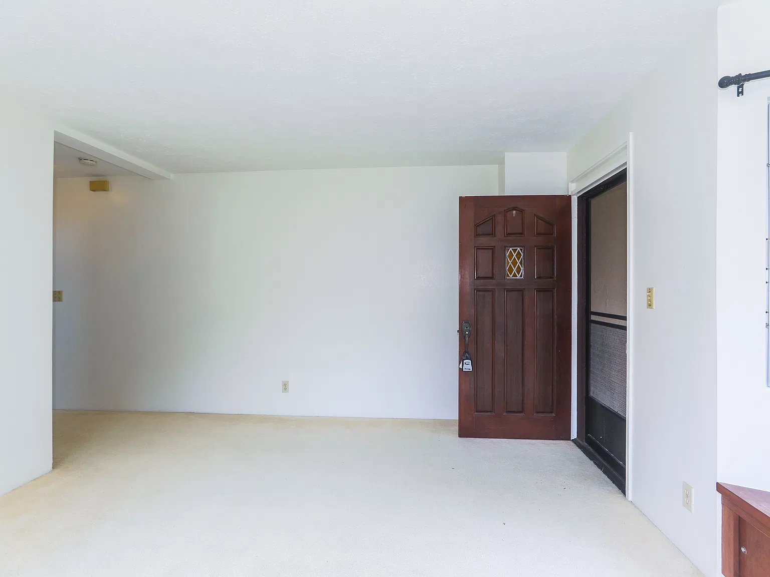 3 bed, 2.5 bath, 1589 sqft, $4,250 — Photo 2