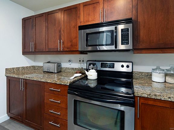 5th image of 253 10th Ave Unit 223