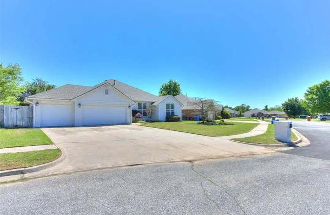 4 bed, 1955 sqft, $1,950 — Photo 1