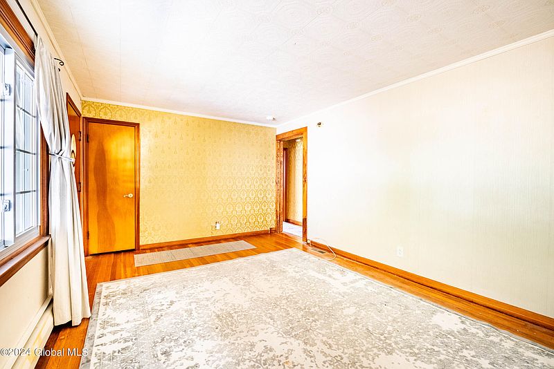 3rd image of 70 Gipp Road