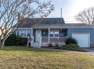 326 Heathcote Rd, Lindenhurst, NY 11757