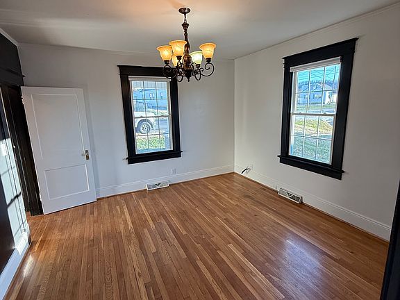 4th image of 2109 Mayflower Dr #A