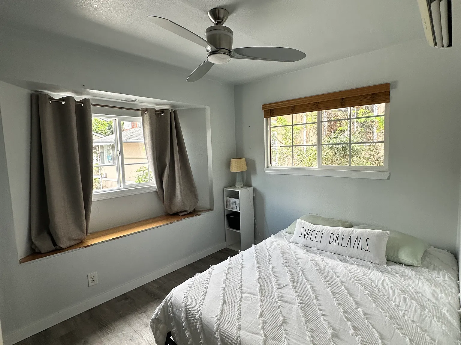 2 bed, 900 sqft, $3,300 — Photo 2