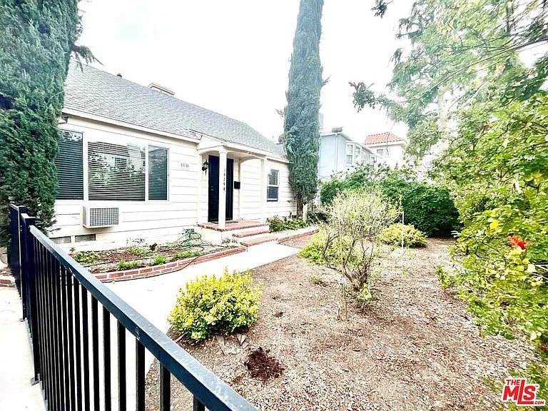 14744 Magnolia Blvd — Photo 4