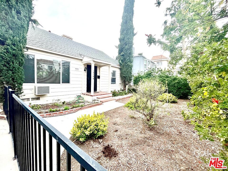 1st image of 14744 Magnolia Blvd