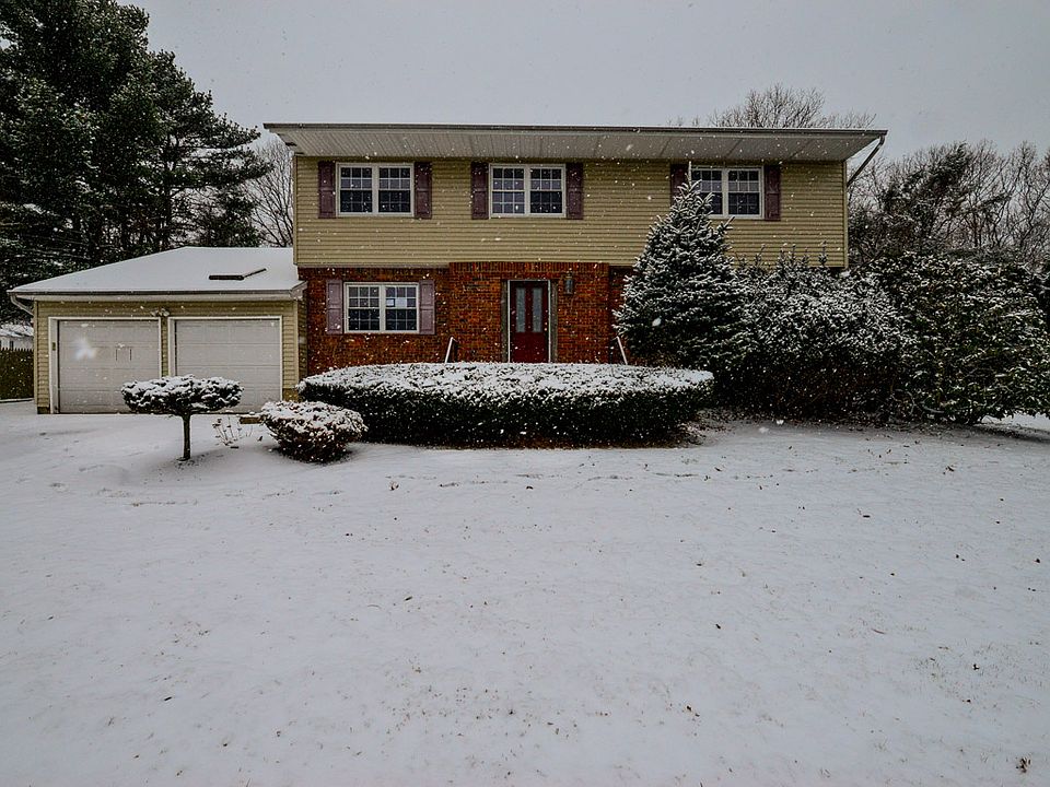 1st image of 98 Twin Oaks Dr