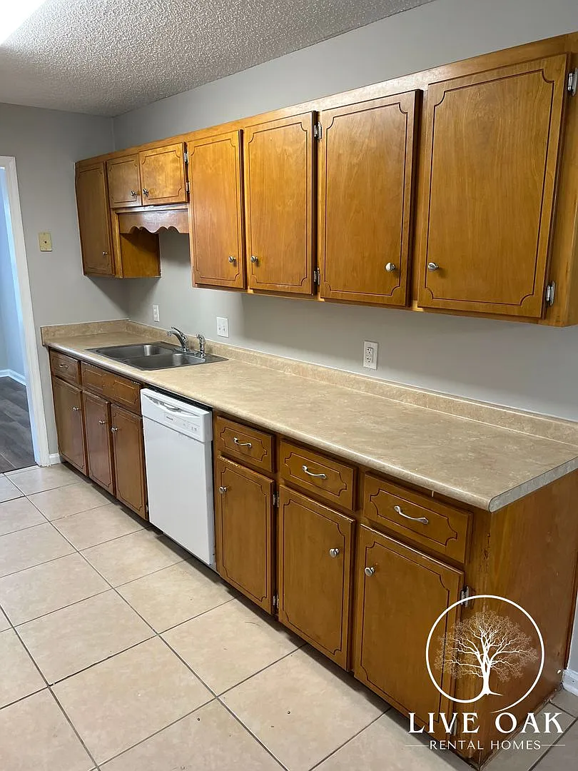 801 N Brickyard Road, Hinesville, GA 31313 — Photo 4