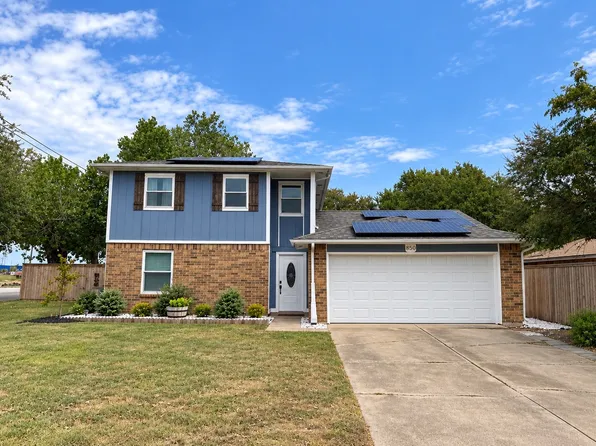 850 Frances Dr, Grand Prairie, TX 75052