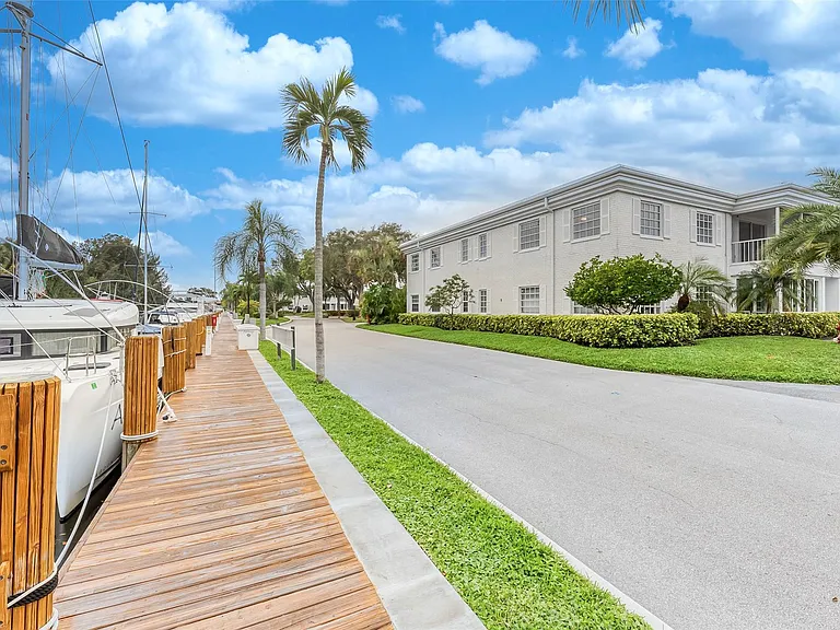 6253 Bay Club Dr #1 — Photo 56