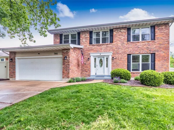 701 Oak Run Ln, Ballwin, MO 63021
