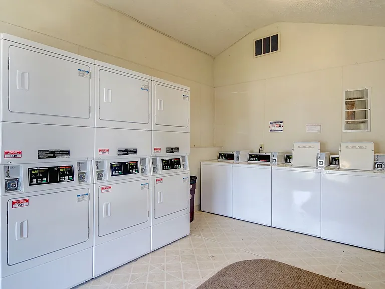 717 Fairmont Dr — Photo 44