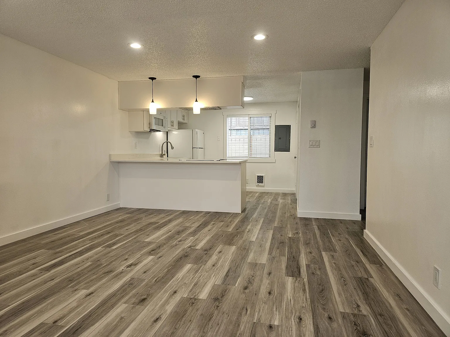 1 bed, 700 sqft, $1,400 — Photo 2