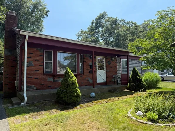 67 Ivy Rd, New Bedford, MA 02745