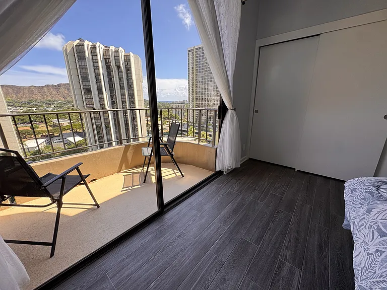 3rd Bedroom with Diamond Head views from Lanai