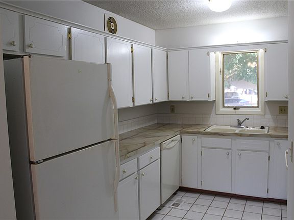 4th image of 31 Britten Cir