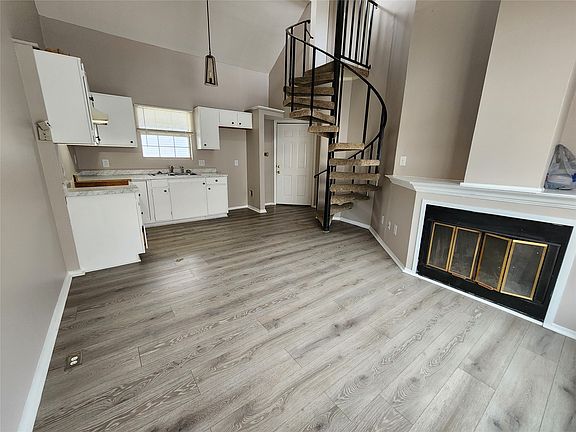 2nd image of 306 Settlers Park Dr