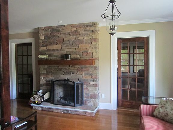 3rd image of 237 Tulip Ave