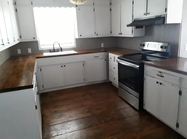 801 Fulton St, Edna, TX 77957