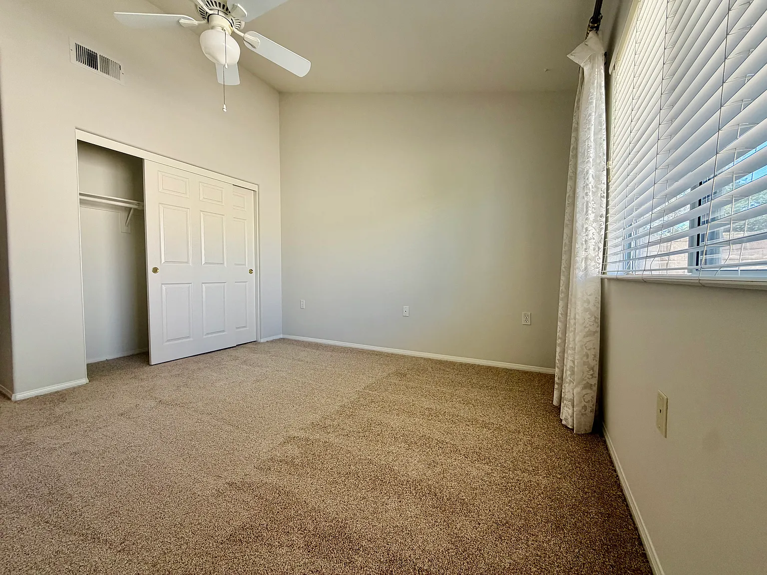 2 bed, 986 sqft, $3,000 — Photo 3
