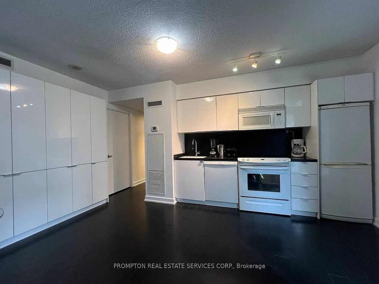 3 bed, $3,300 — Photo 4