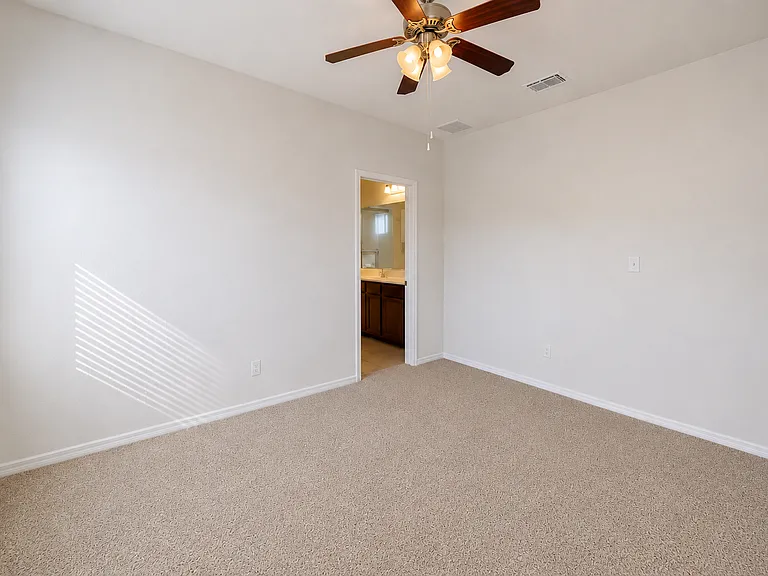 8915 Hidden Oaks Dr — Photo 17