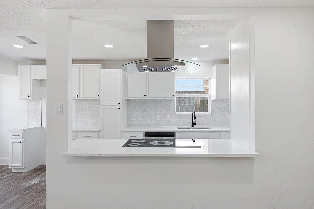 4 bed, 2.0 bath, 1700 sqft, $2,300 — Photo 4