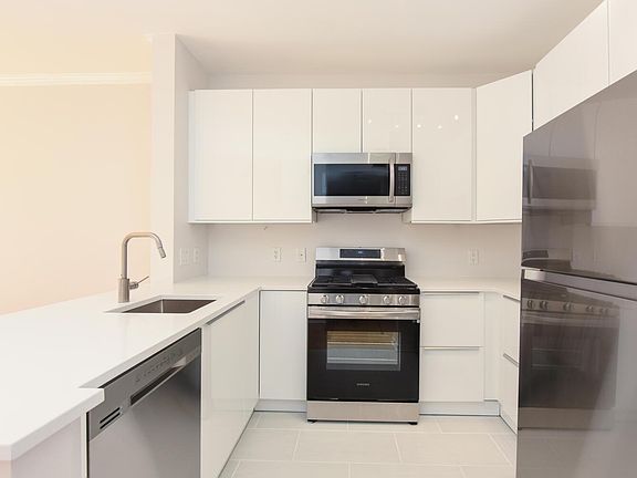 Brand New Custom Kitchen with Quartz Countertops