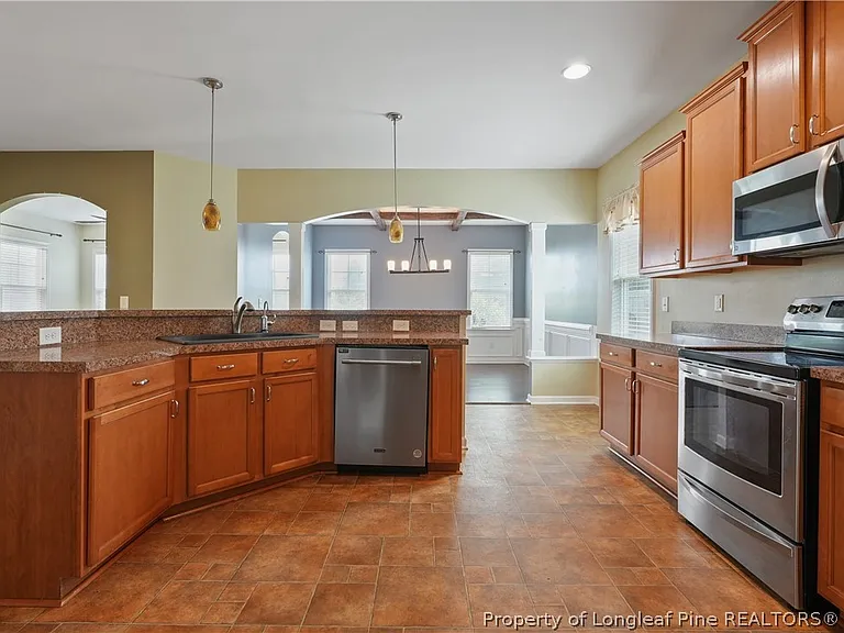 415 Highgrove Dr — Photo 9