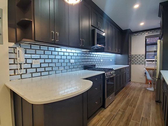 4th image of 69-10 Yellowstone Blvd #502