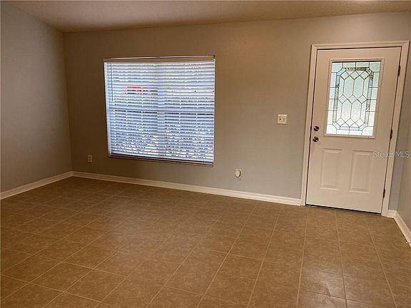3rd image of 106 Quail Oak Cir