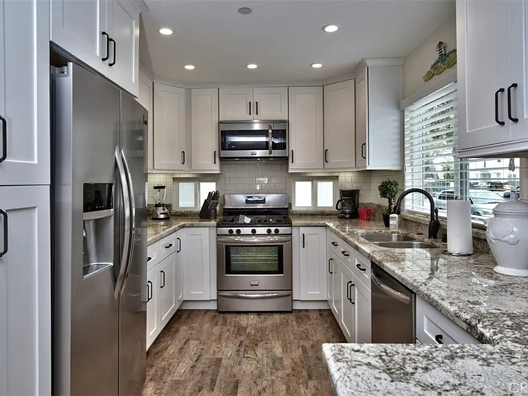 1509 E Balboa Blvd #A — Photo 6
