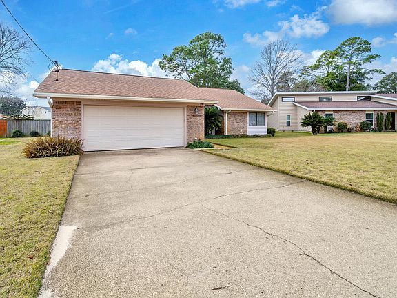 3rd image of 136 Scottsdale Dr