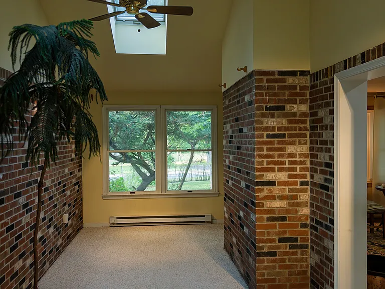 1350 Spring Valley Rd — Photo 6