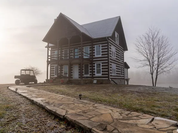 42441 225th Ave, Pittsfield, IL 62363