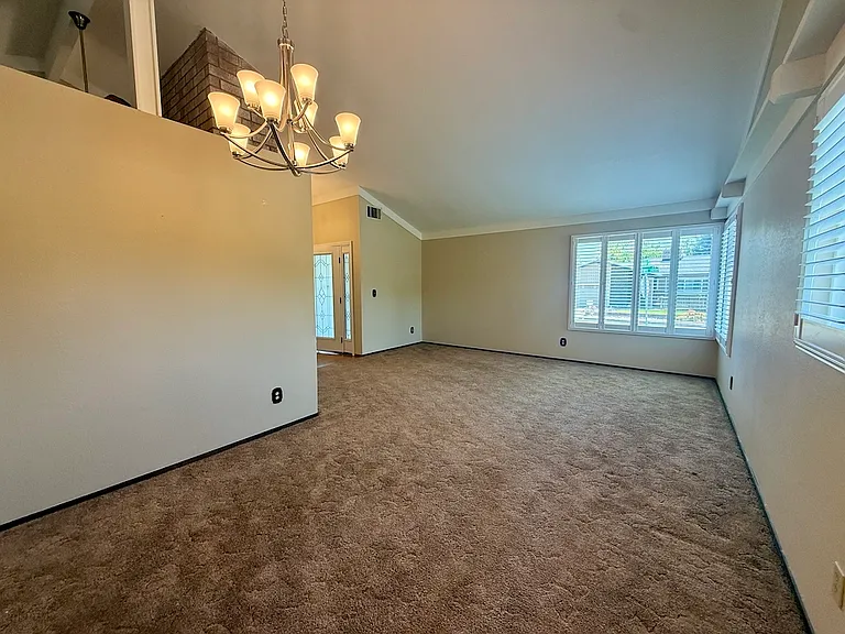 2810 Miller Ct — Photo 9