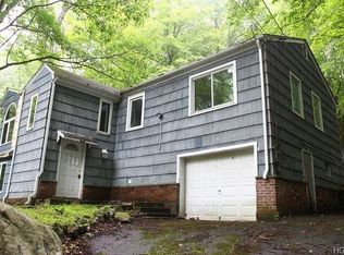 405 Lake Shore Rd, Putnam Valley, NY 10579