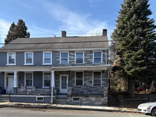 104 S 2nd St, Womelsdorf, PA 19567