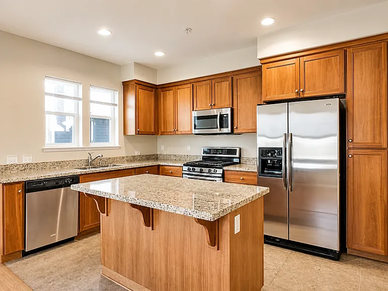 1911 Aberdeen Ln — Photo 4