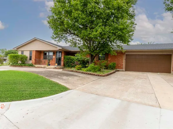 4047 SE Bedford Dr, Lawton, OK 73501