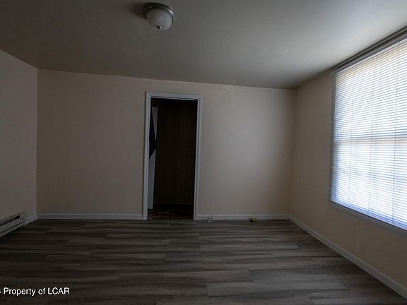 5th image of 10 Church St