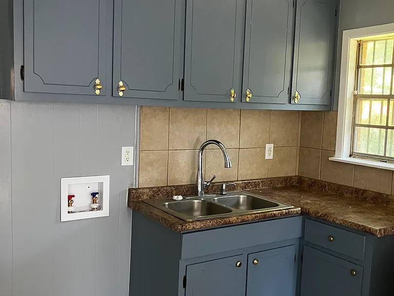 410 Woodbrook Dr — Photo 3