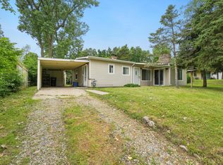 10416 Lakeview Dr, Whitmore Lake, MI 48189